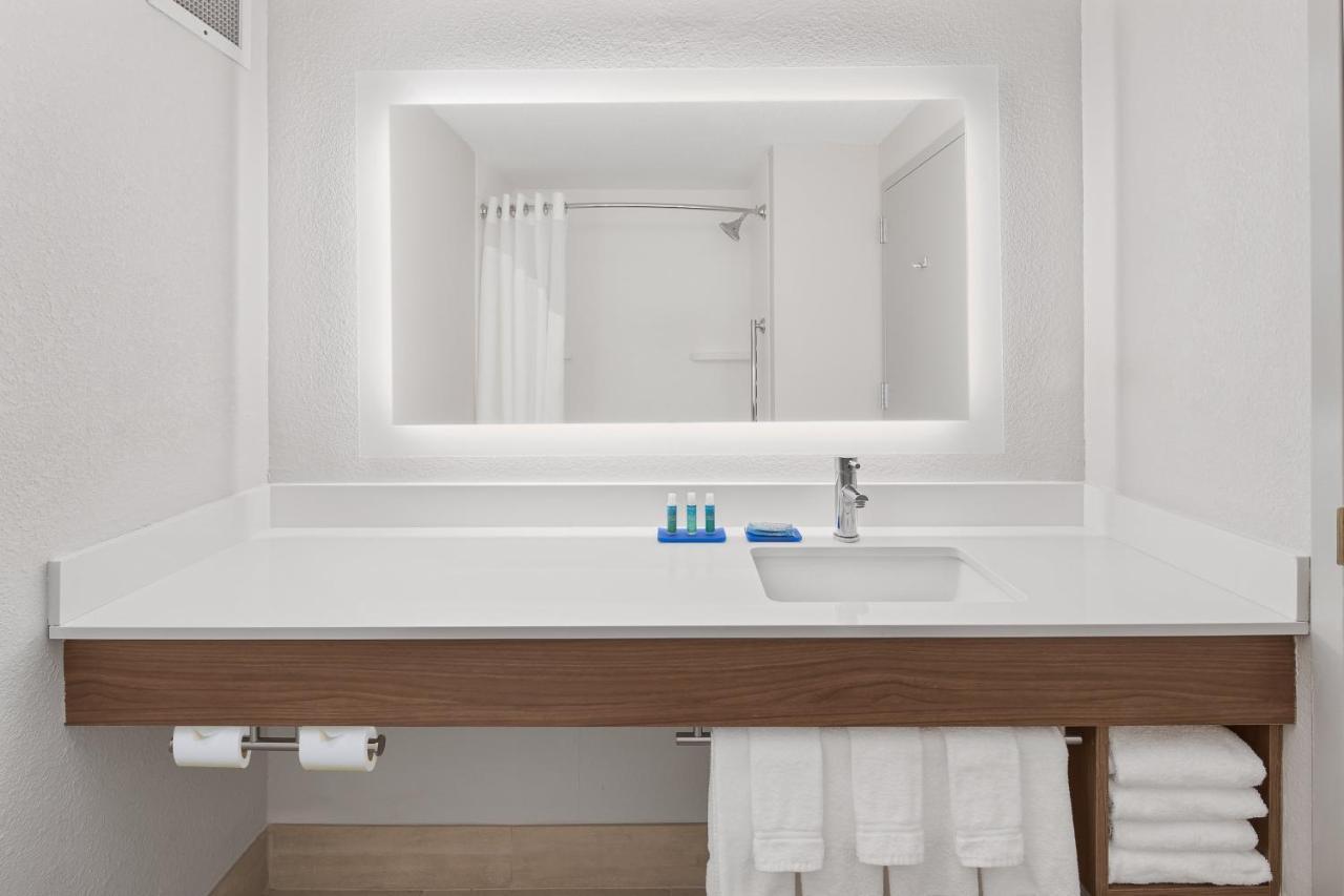 Holiday Inn Express Hotel & Suites Byron By Ihg Екстер'єр фото