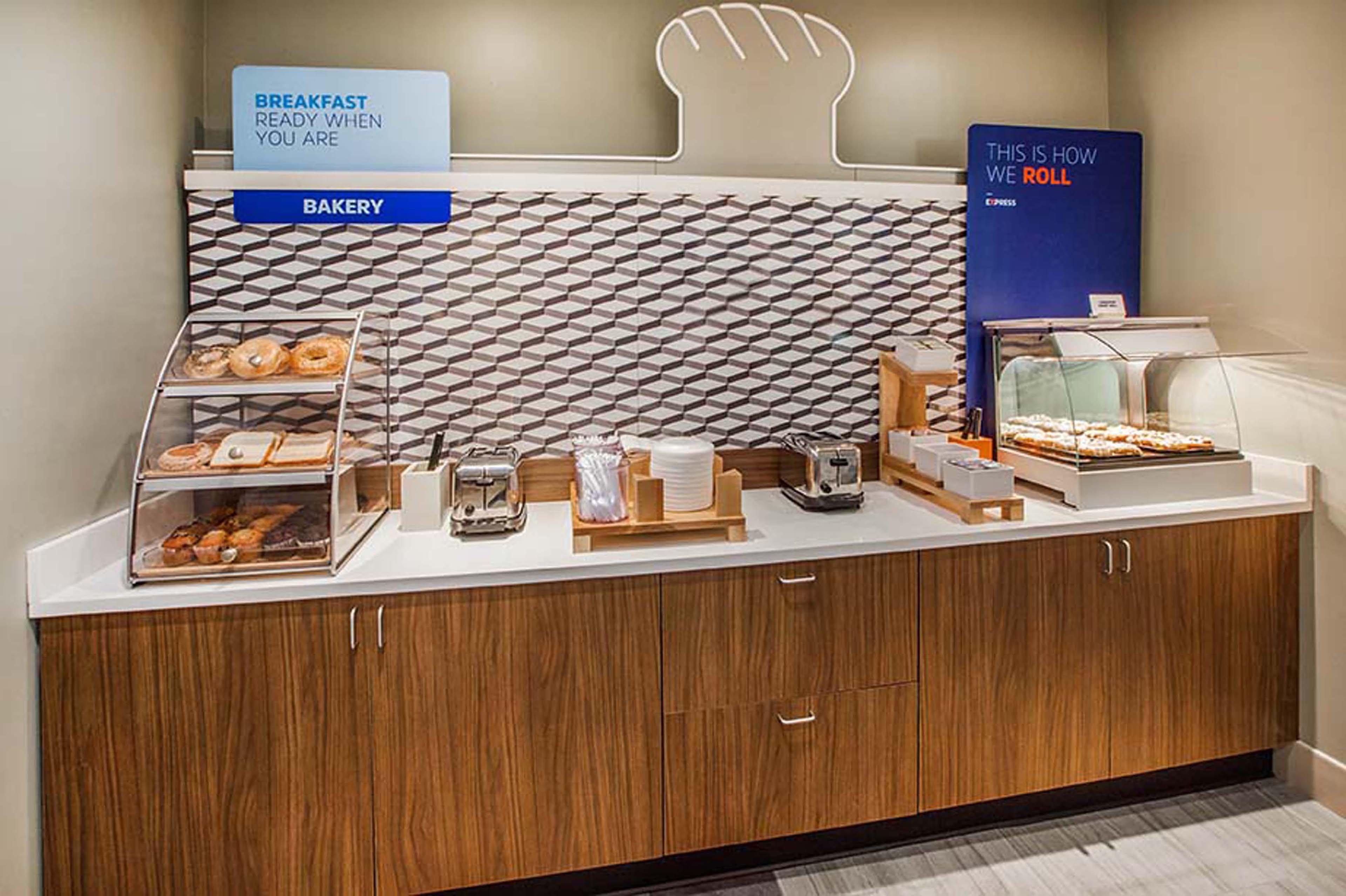 Holiday Inn Express Hotel & Suites Byron By Ihg Екстер'єр фото