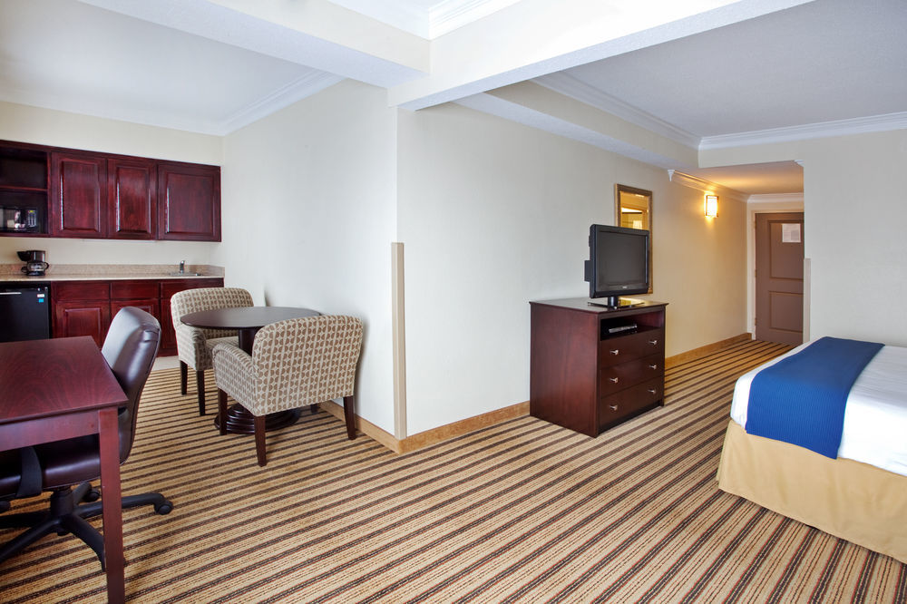 Holiday Inn Express Hotel & Suites Byron By Ihg Екстер'єр фото