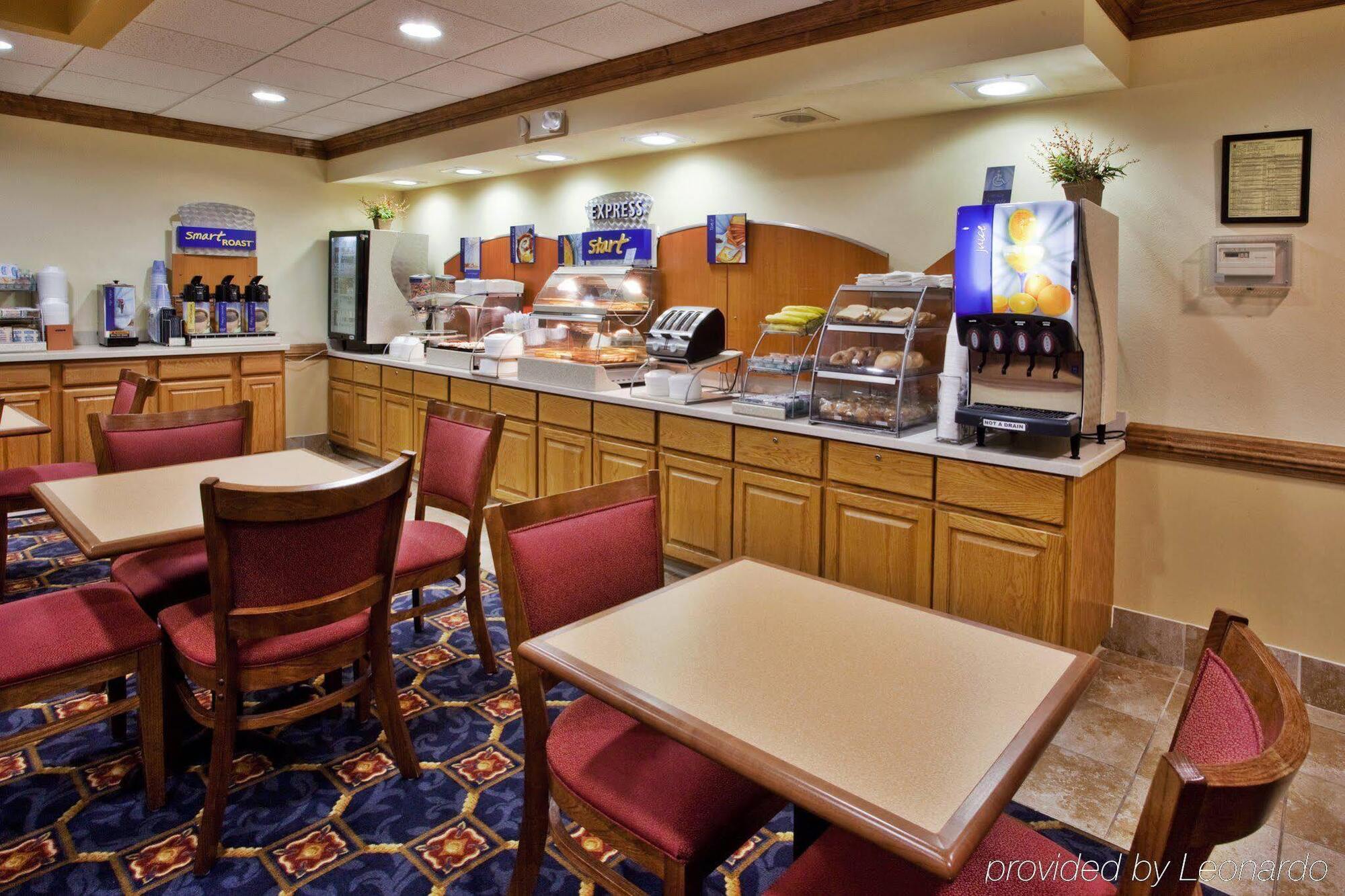 Holiday Inn Express Hotel & Suites Byron By Ihg Екстер'єр фото